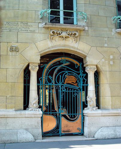 Paris, Hector Guimard Castel Béranger, Entry | Flickr - Photo Sharing! Art Nouveau Arquitectura, Hector Guimard, Architecture Art Nouveau, Art Parisien, Paris Home, Art Nouveau Architecture, Paris Art, Beautiful Doors, Green Art