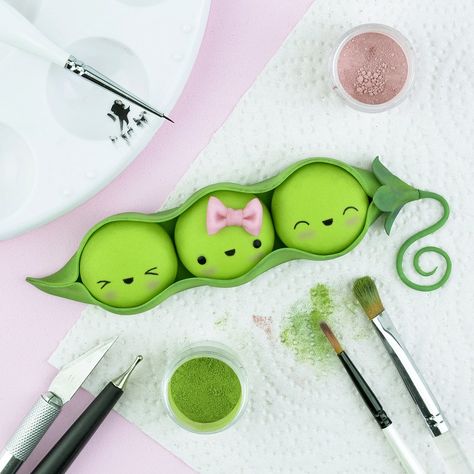 Polymer Clay Kawaii, Clay Keychain, Cake Topper Tutorial, Peas In A Pod, Polymer Clay Diy, Clay Inspiration, Sugar Craft, Birthday Idea, Cute Polymer Clay