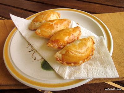 Baked Curry Puffs Baked Curry Puff Recipe, Curry Puff Recipe, Curry Puffs, Curry Puff, Nyonya Food, Malaysian Dessert, Pasties Recipes, Jamaican Dishes, Asian Street Food