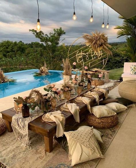 Luxury Beach Picnic Setup, Boho Backyard Party Decor, Earth Tone Dinner Party, Cowgirl Picnic Party, Luxury Picnic Setup Birthday, Boho Picnic Party Backyards, Backyard Boho Party, Luxury Picnic Setup Ideas, Garden Bday Party Decoration