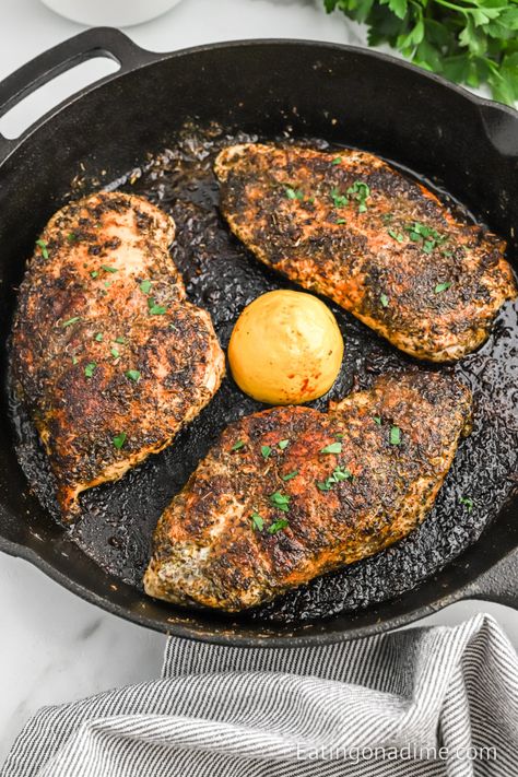 Texas Roadhouse Herb Crusted Chicken Texas Roadhouse Herb Crusted Chicken, Cast Iron Chicken Recipes, Texas Roadhouse Recipes, Dinner Idea Easy, Herb Crusted Chicken, Crusted Chicken Recipes, Quick And Easy Soup, Winter Cooking, Pizza Recipes Easy