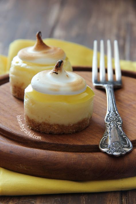 Lemon Cheesecakes, Meringue Cheesecake, Mini Lemon Cheesecakes, Lemon Meringue Cheesecake, Spring Dessert, Spring Dishes, Spring Desserts, Wafer Cookies, Carrot Cake Recipe