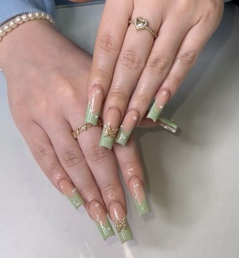 Acrylic Nails Ideas Aesthetic Green, Green And Gold Nails Acrylic Short, Gold And Sage Green Nails, Quinceanera Nails, Green Acrylic Nails, Wow Nails, Classy Acrylic Nails, Long Acrylic Nails Coffin, Acrylic Nails Coffin Pink