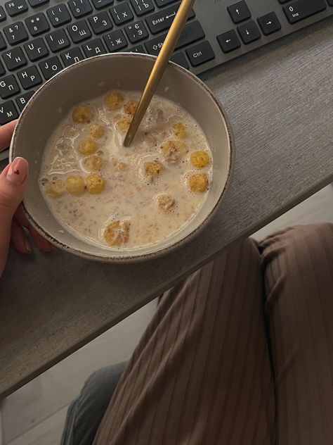 Photo with crispy flakes Morning Meals, Corn Flakes, Cozy Aesthetic, Morning Food, Cheeseburger Chowder, Chowder, Cheeseburger, Corn, Collage