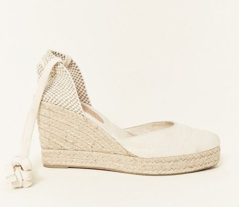 Mint & Rose Sardinia Espadrille Wedges in White These espadrilles will add summer-ready spirit to any look. The long cord can be wrapped around the ankle or leg depending on how you want to style them. Purchase Worn by Princess Leonor on:3 July 2022 Dress Queen, Chic Summer Dresses, Shoes Names, Princess Leonor, Rose Shoes, Spanish Royal Family, Fashion Shoes Sneakers, Queen Dress, July 2022