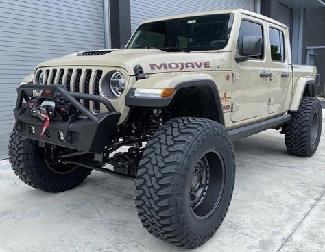 Jeep Gladiator Mojave Lifted, Jeep American Flag, Jeep Gladiator Mojave, Gladiator Mojave, Jeep Merchandise, Badass Jeep, White Jeep, Jeep Jt, Wrangler Accessories