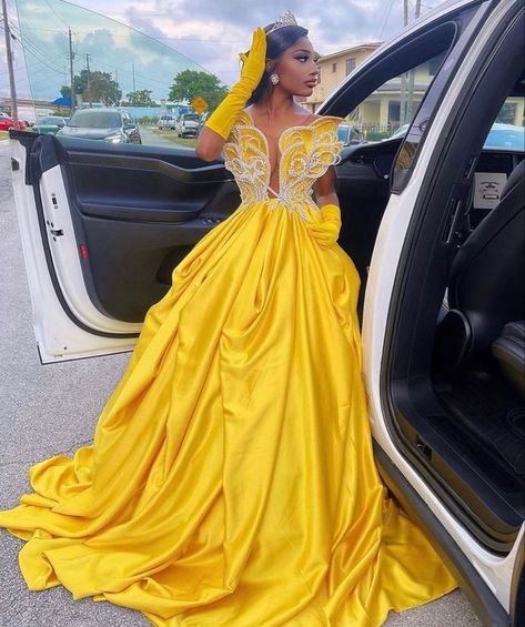 Yellow Prom Dresses Black Women, Graduation Fits, Yellow Prom Dresses, Prom Dresses Black Women, Yellow Prom, Girl Prom, Prom Dress Black, Prom Photoshoot, Dresses Black Women