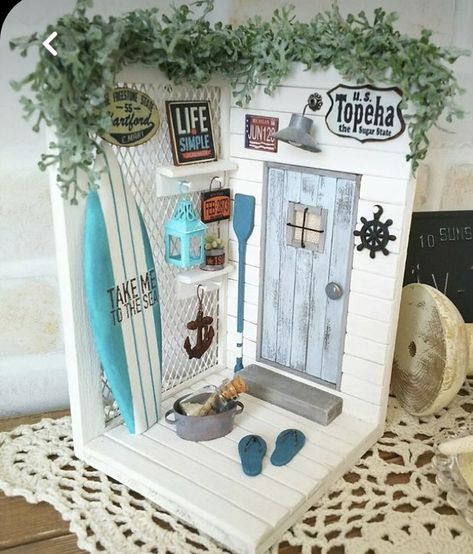 Miniature Beach House, Room Box Miniatures, House Wood, Doll House Crafts, Fairy Crafts, Miniature Rooms, Miniature Diy, Barbie House, Dollhouse Decor