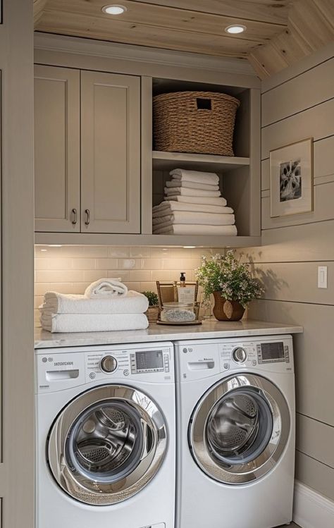 Laundry Room Design Ideas, Laundy Room, Laundry Room Organization Storage, Laundry Makeover, Dream Laundry Room, Laundry Room Wallpaper, Laundry Room Closet, Mudroom Laundry Room, Laundry Room Layouts