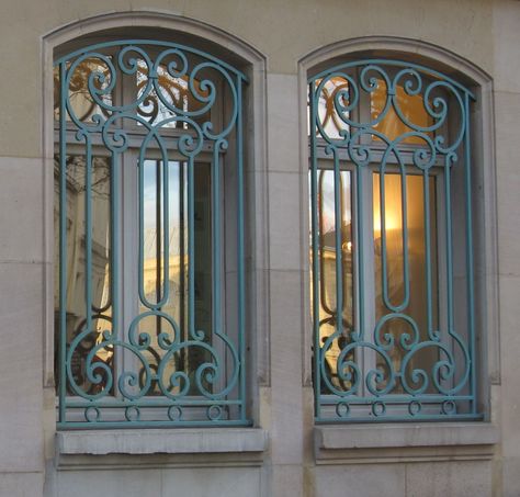 Restes, Grotos Window Frames Exterior, Exterior Window Frame, Wrought Iron Doors Front Entrances, Iron Window Grill, Grill Designs, Metal Window Frames, Home Window Grill Design, Exterior Window, Window Bars