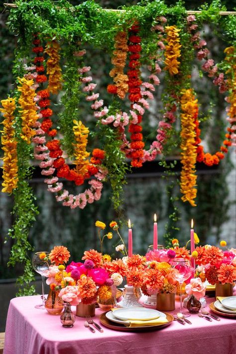 Weddings Decorations Elegant Romantic, Indian Wedding Flowers, Indian Theme, Tafel Decor, Mehndi Decor, Indian Wedding Inspiration, Boda Mexicana, Wedding Inspired, 100 Layer Cake