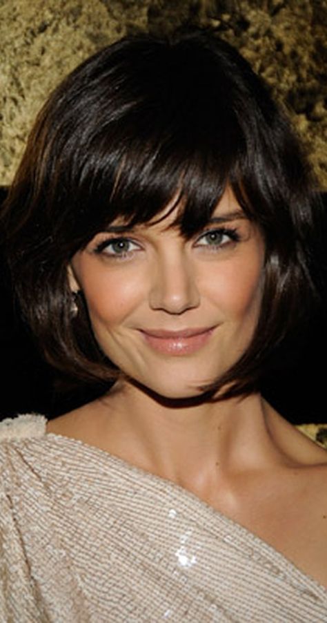 Katie Holmes photos, including production stills, premiere photos and other event photos, publicity photos, behind-the-scenes, and more. Katie Holmes Short Hair, Vanessa Hudgens Short Hair, Katie Holmes Hair, Bangs Layers, Hair Styles 2014, Hair Bangs, Penteado Cabelo Curto, Cute Hairstyles For Short Hair, Short Hair Haircuts