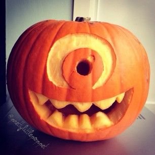 This monster, who’s got his pie on you. | 25 Disney Pumpkins That Will Get You In The Halloween Spirit Uhyggelig Halloween, Pumkin Carving, Disney Pumpkin, Carved Pumpkin, Mike Wazowski, Creative Pumpkins, Halloween Pumpkins Carvings, Pumpkin Art, Theme Halloween