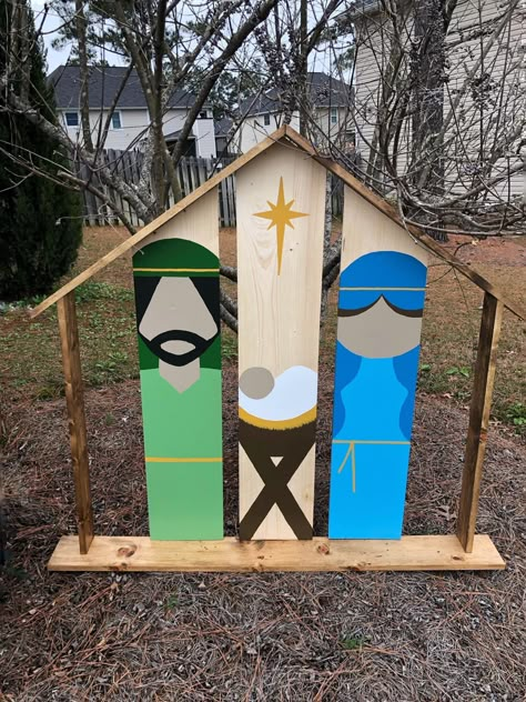 Diy Nativity Outdoor, Outside Manger Scenes Nativity Diy, Outdoor Wood Nativity Diy, Yard Nativity Scene Diy, Diy Wood Nativity Scene Yard Art, Nutcracker Pallet Wood, Nativity Yard Decorations, Diy Manger Nativity Outdoor, Diy Wooden Nativity Scene