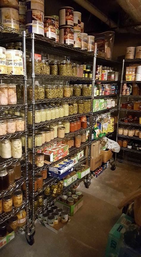 Root Cellar Storage, Canned Good Storage, Food Storage Rooms, Harvest Storage, Beautiful Pantry, House Pantry, Canning Kitchen, Canning Food Preservation, Canned Food Storage