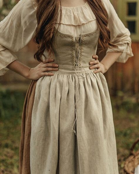 Old Western Outfits Women, Peasant Outfit, Pirate Women, Voice Of Nature, Gallery Exhibit, Abstract Realism, Fair Outfits, Old Fashion Dresses, Western Dress