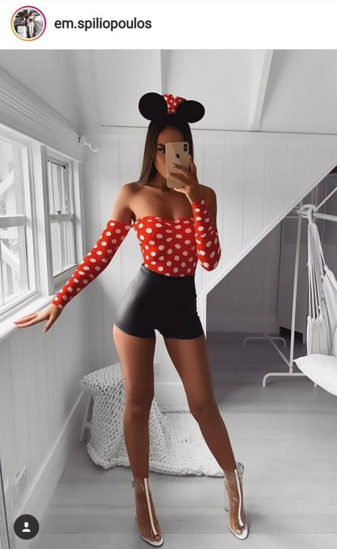 Check out these super cute Halloween costumes and funny Halloween costumes for women! #funnyhalloweencostumes #cutehalloweencostumes #halloweencostumesforwomen Sibling Halloween Costumes, Costume Disney, Minnie Mouse Costume, Mouse Costume, Costumes For Teens, Halloween Tattoo, Chique Outfits, Couples Halloween, Cute Halloween Costumes