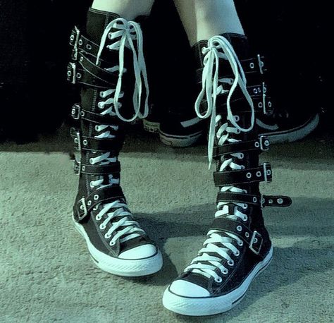 Knee High Converse With Straps, Knee High Converse Scene, Scene Boots, Punk Converse, Converse Knee High, Scene Shoes, Emo Shoes, Knee High Converse, Bottom Of Shoe