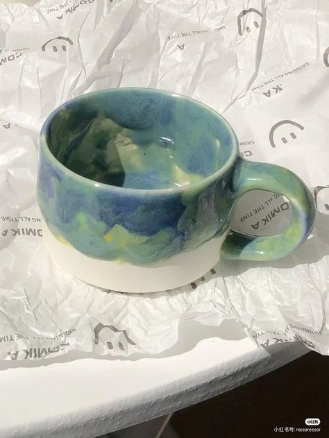 Cup Painting Ideas, Cup Painting, Ceramic Cafe, Ceramic Glaze Recipes, Pretty Mugs, Diy Ceramic, Clay Vase, Pottery Crafts, Diy Pottery