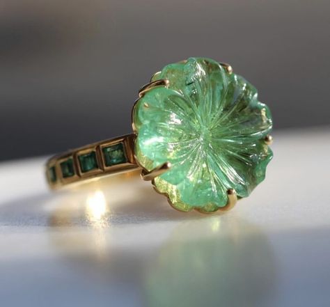 Carved Emerald, Mini Vlogs, Yellow Ring, Dope Jewelry, Funky Jewelry, Jewelry Lookbook, Jade Jewelry, Fantasy Jewelry, Girly Jewelry