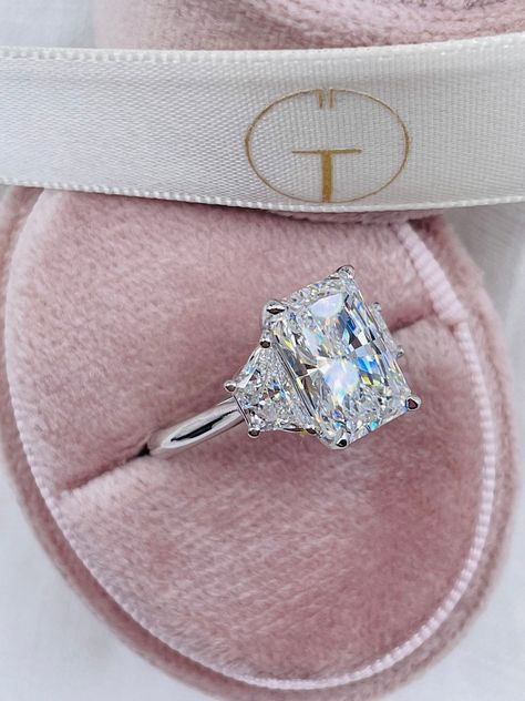 5.25 Carat F/VS1 IGI Certified Radiant CUT Lab Grown Diamonds Three Stone Engagement Ring, Trapezoid Side Diamonds, 18k White Gold Ring - Etsy