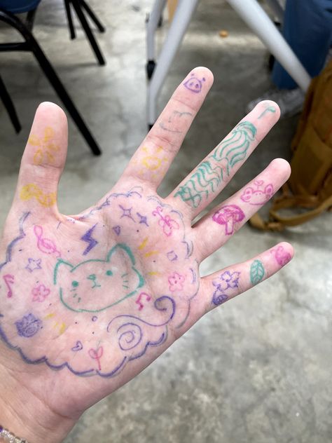 Drawing On Hands Doodle, Sharpie Art On Skin, Pen Doodles On Skin, Cute Doodles To Draw On Your Hand, Cute Hand Doodles, Kidcore Doodles, Doodles On Arm, Doodle On Hand, Hand Doodles Aesthetic