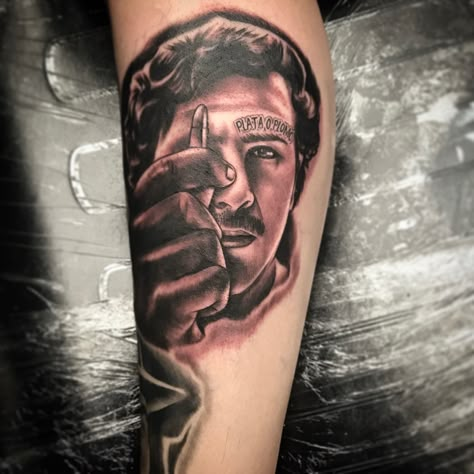 Narco Tattoos, Narco Tattoo Ideas, Pablo Escobar Leg Tattoo, Pablo Escobar Tattoo Design, Pablo Escobar Black And White, Don Pablo Escobar Art, Narcos Pablo Escobar, Escobar Tattoo, Ca Tattoo