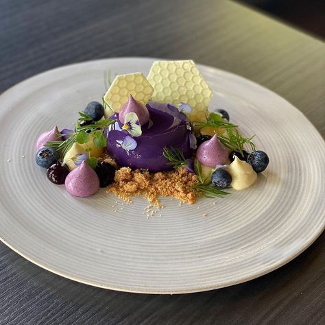 CheFFrancisco on Instagram: “Blueberry, Almond and Lemon . • @vidal31” Mousse Plated Dessert, Blueberry Plated Dessert, Mousse Plating, Pastry Plating, Food Plating Techniques, Fine Dining Desserts, Gourmet Food Plating, Dessert Presentation, Blueberry Desserts