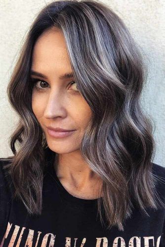 Outstanding Partial Highlights Ideas To Accentuate Your Beautiful Hair Color ★ See more: https://lovehairstyles.com/partial-highlights/ Highlights For Olive Skin Tone Brunettes, Iced Chocolate Hair Color, Low Lights For Dark Hair, Highlights To Hide Gray Hair Brunettes, Brown Hair Pictures, Toned Highlights, Highlights Brunette, Partial Highlights, Highlights Ideas