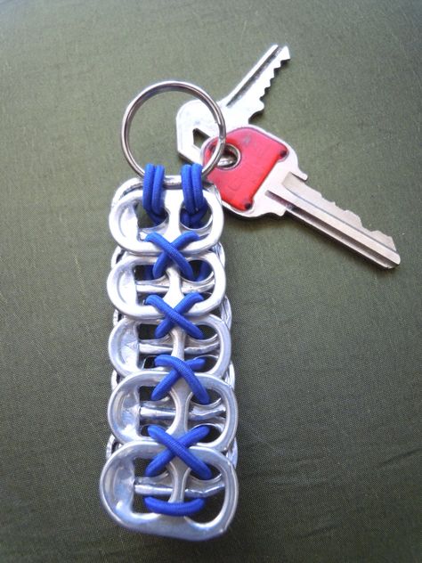 Can tab keychain Pop Tab Keychain, Hex Nut Jewelry, Soda Tab Bracelet, Pop Can Crafts, Pop Can Tabs, Soda Tab Crafts, Can Tab Crafts, Pop Tab Crafts, Soda Tab