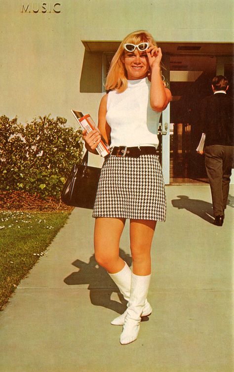 Mode Coachella, Outfits 60s, 1960s Fashion Women, 60s Outfits, 60’s Fashion, Look 80s, Adidas Hose, 60s 70s Fashion, 80’s Fashion