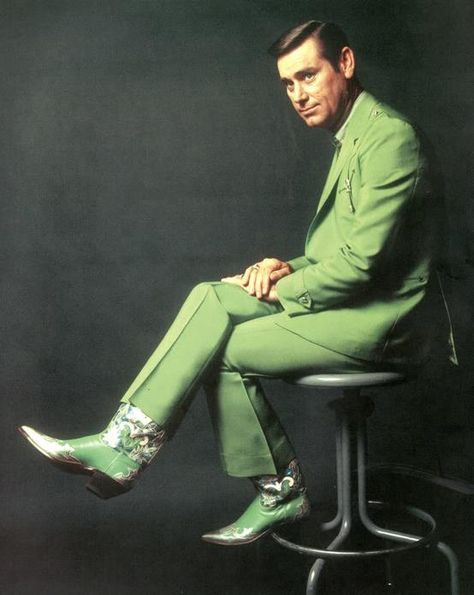 George Jones in green Nudie suit. So 70s. My mom dressed me up in a green polyester Easter suit as a little kid, I have yet to recover. Nudie Suit, Vintage Western Wear, Outlaw Country, George Jones, Country Music Artists, Country Music Stars, Country Music Singers, Cool Countries, Country Singers