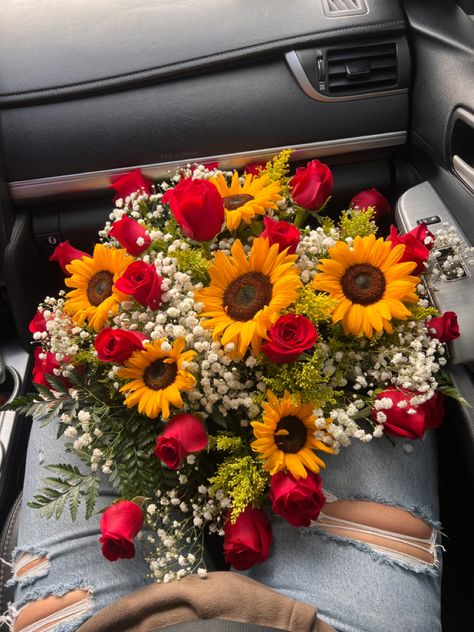 Roses And Sunflowers, Sunflowers And Roses, Luxury Flower Bouquets, Prettiest Bouquet, Bouquet Of Roses, Boquette Flowers, I Graduated, Sunflower Bouquets, Nothing But Flowers