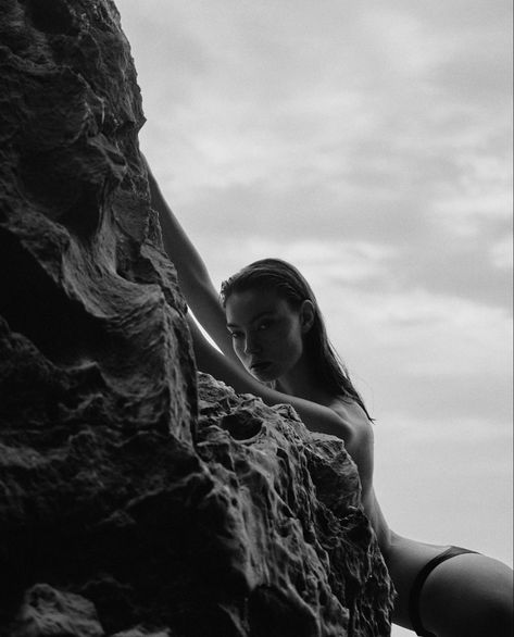 Beach Photoshoot Artistic, 90s Beach Photoshoot, Beach Cliff Photoshoot, Edgy Beach Photoshoot, Beach Rock Photoshoot, Black Sand Beach Photoshoot, El Matador Beach Photoshoot, Rock Beach Photoshoot, Rocky Beach Photoshoot