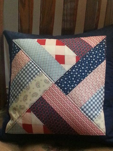 Basketweave pillow Projek Menjahit, Quilted Pillow Covers, Sewing Cushions, Bantal Sofa, Patchwork Cushion, Memory Pillows, Ideas Craft, Fabric Ideas, Pretty Pillow