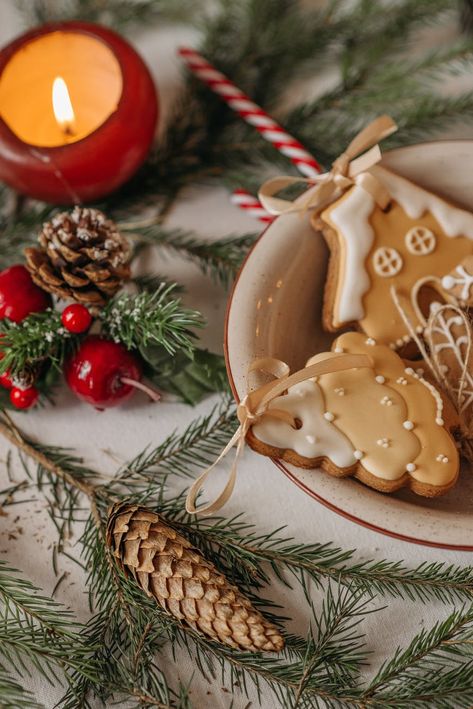 Vegan Xmas, Vegan Christmas Cookies, Christmas Quotes Inspirational, Christmas Biscuits, Christmas Tree Cookies, Vegan Christmas, Xmas Cookies, Christmas Photoshoot, Candy Canes