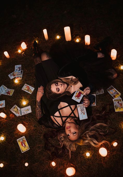 Spooky Session Ideas, Halloween Themed Best Friend Photo Shoot, Sisters Halloween Photoshoot, Bestie Witch Photoshoot, Two Witches Photoshoot, Witch Pictures Ideas, Halloween Birthday Pictures, Spooky Sister Photoshoot, Witchy Friend Photoshoot