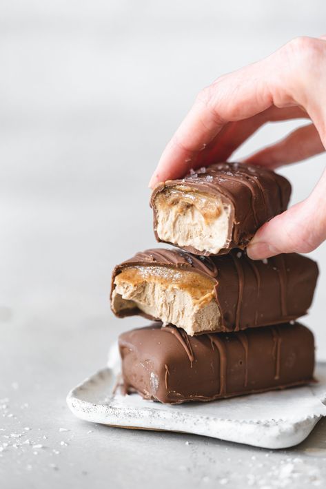 MARS ICE CREAM BARS (Vegan, Gluten-free) - Addicted to dates Vegan Copycat, Mars Bars, Snickers Ice Cream, Ice Cream Bars, Mars Bar, Dairy Free Ice Cream, Ice Cream Treats, Ice Cream Toppings, Vegan Ice Cream