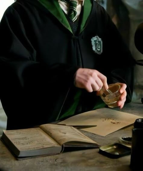 Severus Snape Aesthetic, Slytherin Uniform, Harry Potter Uniform, Hogwarts Classes, Albus Severus Potter, Slytherin Wallpaper, Scorpius Malfoy, Harry Potter Oc, Draco Malfoy Aesthetic