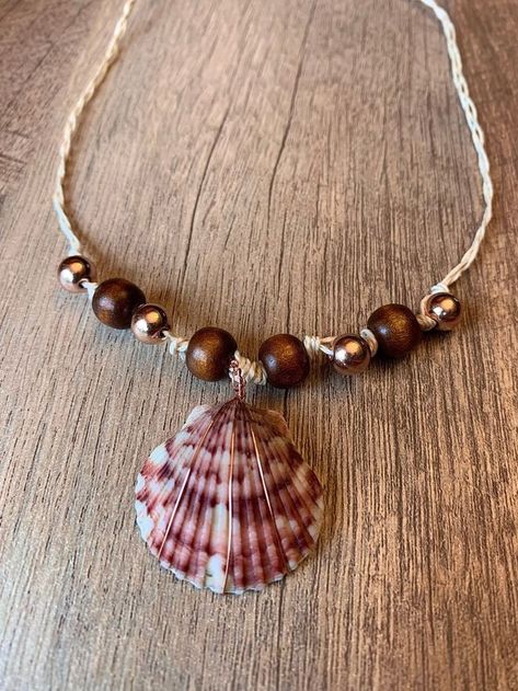 Shell Bracelet Ideas, Sea Shell Necklace Diy, Shell Jewelry Ideas, Shell Necklace Diy, Seashell Jewelry Diy, White Shell Necklace, Sea Shell Necklace, Diy Collier, Sister Jewelry