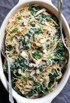 Garlicky Kale & Mushroom Pasta | gardeninthekitchen.com Kale Dinner Recipes Vegetarian, Kale Dinner Recipes, Kale Dinner, Kale Mushroom, Garlicky Kale, Salad Kale, Dinner Recipes Vegetarian, Mushroom Recipes Pasta, Kale Pasta