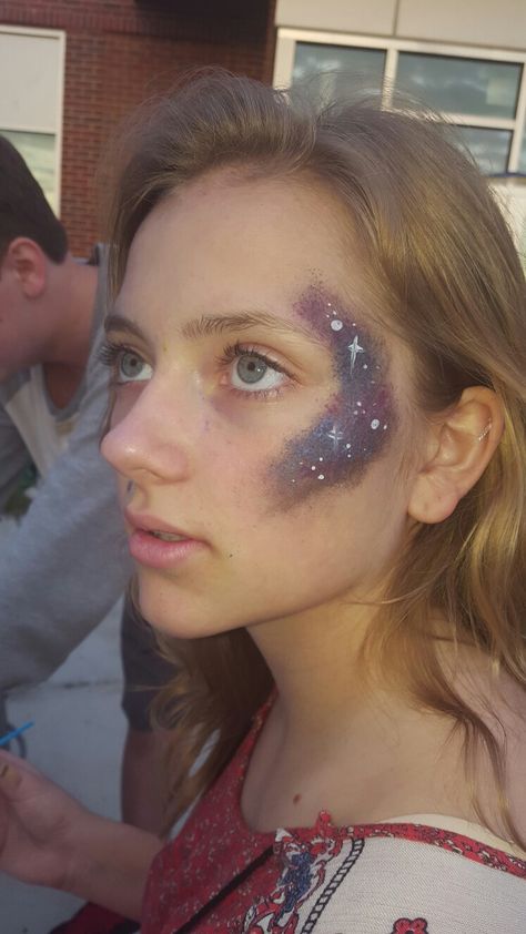 Galaxy Face Paint Celestial Face Paint, Sports Day Makeup, Galaxy Face Paint, Space Face Paint, Cosmic Disco, Festival Face Paint, Galaxy Drawings, Galaxy Birthday, Galaxy Party