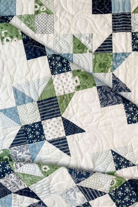 5" Charm Pack Quilt Patterns Free, Scrap Quilting, Charm Pack Quilt Patterns, Charm Pack Quilt, Free Motion Quilting Patterns, Cottage Quilt, Quilt Pattern Download, Pieced Quilts, Scrappy Quilt Patterns