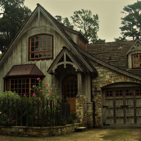 Cottagecore House Exterior, Dark Academia House, Academia House, Cottagecore House, Stone And Wood, Dark Cottagecore, Cute House, Pretty House, Dream House Decor