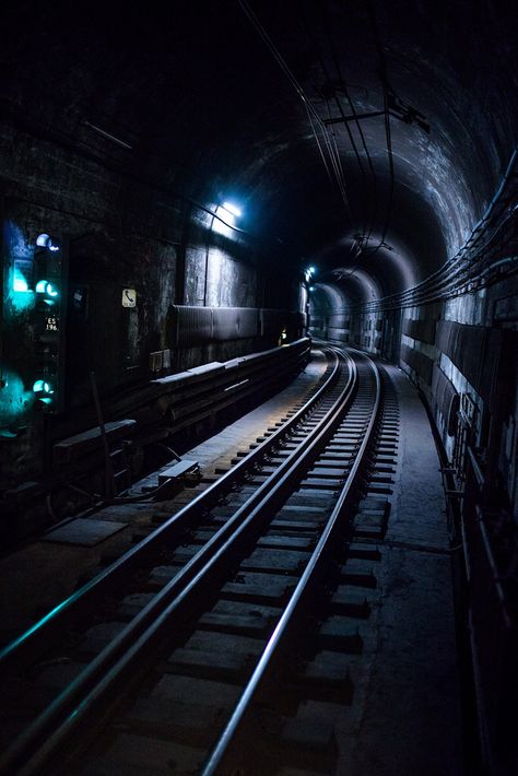 Train tunnels - Underground Subway, Ny Subway, Train Tunnel, Metro 2033, U Bahn, Town Street, Train Tracks, City Buildings, Dark Photography