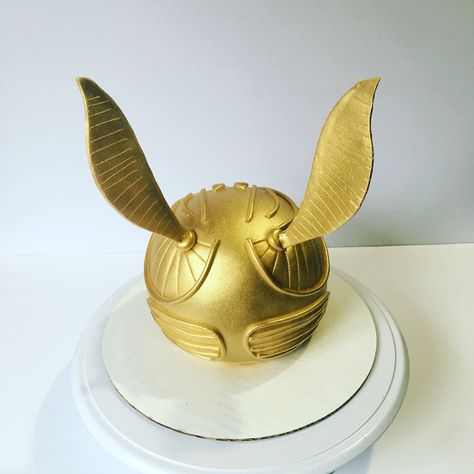 Golden Snitch Cake Hp Cakes, Golden Snitch Cake, Hp Cake, Snitch Cake, Happee Birthdae Harry, Harry Potter Golden Snitch, Luke 8, Harry Porter, Pinata Cake