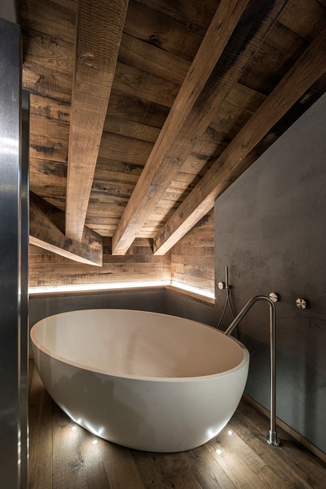 Bathroom In Wooden House, Chalet Architecture, Chalet Bathroom, Luxury Chalet Interior, Rustic Chalet, Swiss House, Saint Moritz, Mountain Home Exterior, Chalet Chic