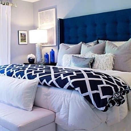 Loving this blue tufted headboard...📷 credi Blue Headboard Bedroom Ideas, Blue Headboard Bedroom, Navy Blue Headboard, Headboard Bedroom Ideas, Beauty Bedroom, Headboard Bedroom, Blue And White Decor, Navy Bedrooms, Navy Blue Bedrooms