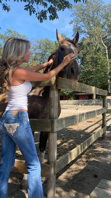 Cowgirl Blonde, Blonde Cowgirl, Country Girl Aesthetic, Tennessee Girls, Blonde With Blue Eyes, Country Summer, Cowboy Girl, Cowgirl Aesthetic, Ffa