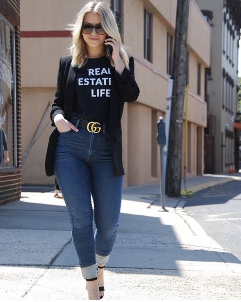 Real Estate Outfits For Women, Real Estate Agent Attire, Real Estate Outfits, Real Estate Agent Outfits, Real Estate Shirts, Business Photoshoot, Branding Photoshoot Inspiration, Business Casual Outfits For Work, Photoshoot Outfits